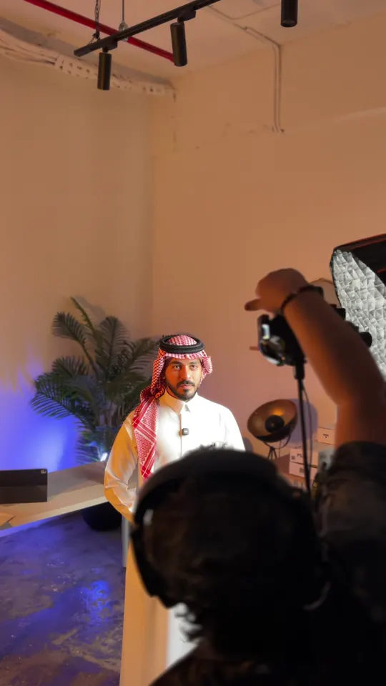 خلف الكاميرا